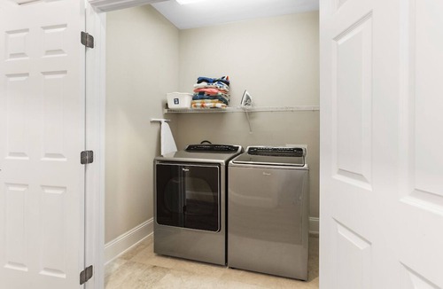 Villa Lago House | Golf Cart ☀️ 2 King Suites | Heated Pool | Lakeview Master | Beach Gear ☀️81 10-Star Reviews