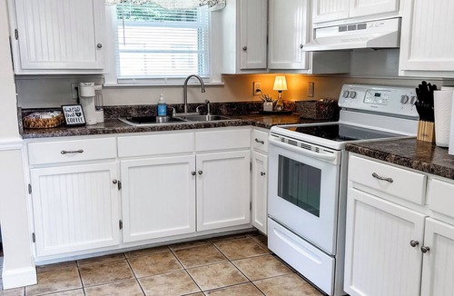 Weaver House | Good Vibes & Trail Rides! Cozy 2-bedroom home just off the Chief Ladiga Trail!