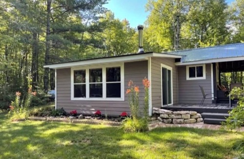 Athelstane Cabin | Gorgeous 2-bedroom Cozy Cabin in the Northwoods. Perfect for a relaxing getaway.