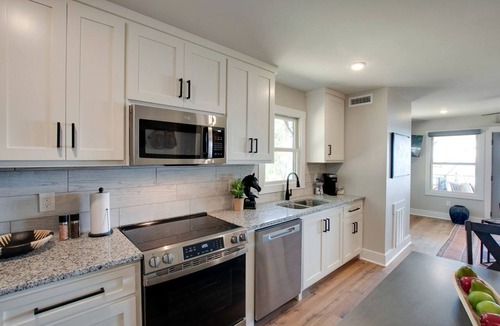 Groveoak Cabin | Gorgeous Cabin Great for Groups or Families with Jacuzzi, Fire Pit and Views in Alabama