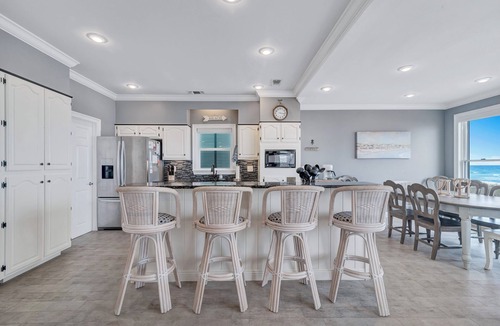 Southpointe House | Gorgeous, Fully renovated Large Gulf Front 5bdrm/4+ba private home w/large decks