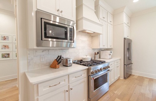 Auburn House | Gorgeous Home so close to Downtown Auburn and Auburn University!
