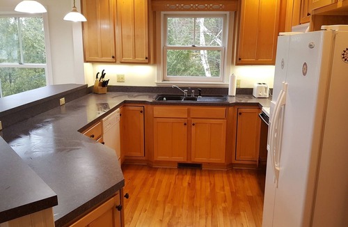 Arcadia Cottage | Gorgeous Lakefront House, AC, Private Dock, Kayaks, Canoe, Paddleboards.