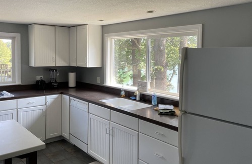 Howe House | Gorgeous Lakefront Home! Amazing views, outdoor dining and close to Shipshewana.
