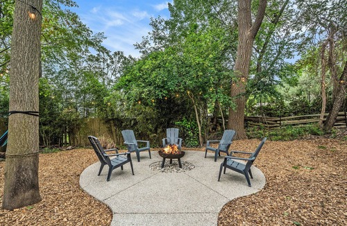 Beachwood-Bluffton House | Gorgeous New Home, Sleeps 10, Steps Away from Lake Michigan Beaches