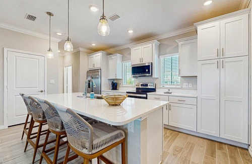 Ono Island Villa | Gorgeous townhouse, plenty of space, lots of games, shared pool, close to beach