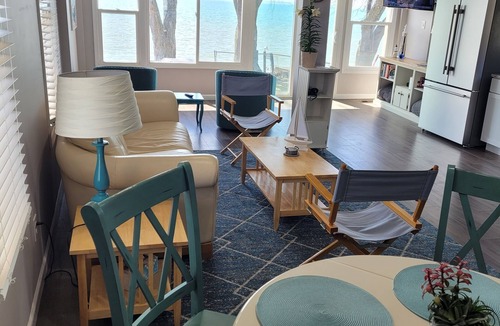Fair Haven House | Graber's Lake Getaway- Clean and Beautiful! Great Work from home location!