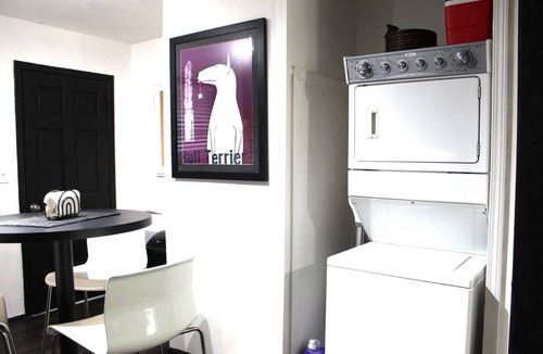 McDonough Apartment | Great Extended Work Stays-Pet-Friendly Cozy 1BR, Driveway Parking, 30M from Downtown Atlanta