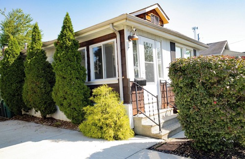 Ferndale House | Great for families, 2 full bathrooms. Walkable to Downtown Ferndale.