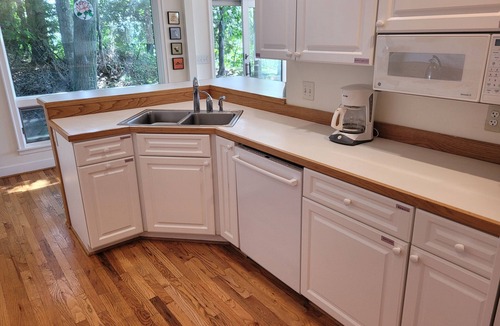 Frankfort House | Great Lakes Getaway - incredible Lakefront Location! Walk to beach and downtown!
