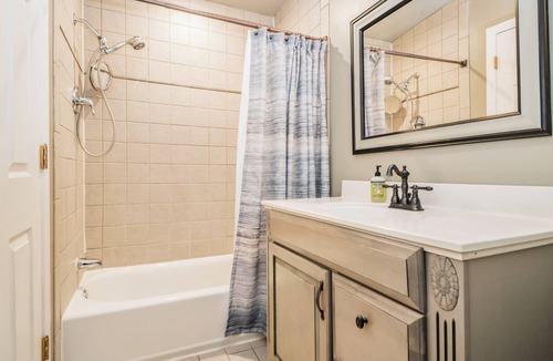 Northville Condo | Great loft in the heart of downtown Northville