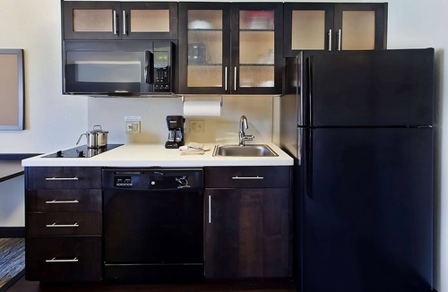 Southfield Hotel | Great Relaxing Overnight Stay! 3 Pet-friendly Units w/Kitchen, Free Parking