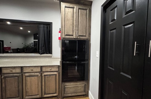 Philadelphia House | Green Loft Porches –2 Bedroom Retreat! Peaceful, Spacious & Stylish