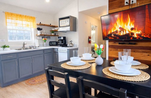 Altamont House | Greeter Falls Lodge Cottage #6