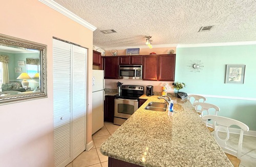 Fort Walton Beach Condo | GULF FRONT CONDO WITH BEACH SERVICE AND GORGEOUS VIEW OPENINGS AUGUST - OCTOBER