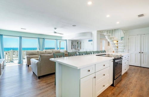 Villa Primera House | Gulf Front Home | Pet Friendly | Event Friendly | Sleeps 19