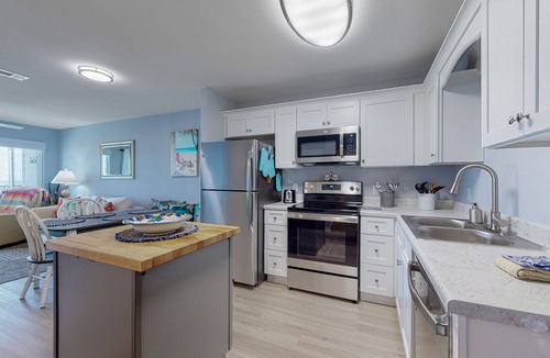 Fort Morgan Condo | Gulf-view condo near Kiva Dunes with pool, hot tub, & gym - snowbird's delight