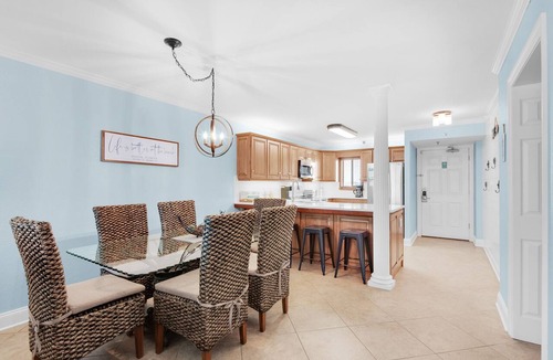 Holiday Isle Condo | ✨Gulf Views~Renovated~Seasonal Beach Service~Pool~2BR Destin on the Gulf 401