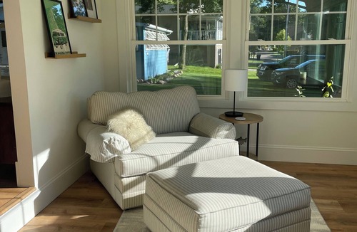 South Gull Lake House | Gull Lake sunset home on a quiet street