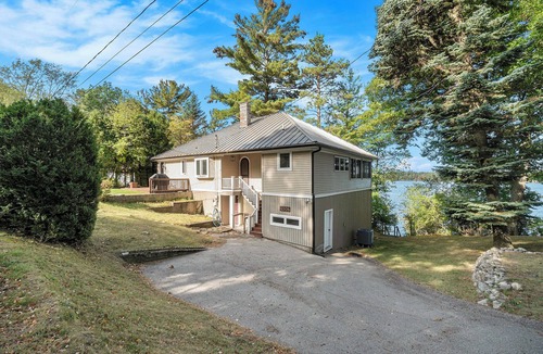 Ludington Cottage | Hamlin Lake 3 Bedroom, 2 Bath Vintage Cottage with Private Lake Frontage