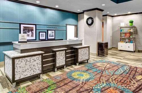 Dunwoody Hotel | Hampton Inn & Suites by Hilton Atlanta Perimeter Dunwoody