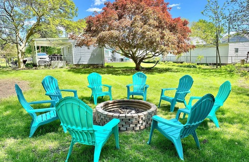 Auburn Hills House | Happy Bungalow. Cozy Historic Charmer- Walk to Town, Parks and Trails!
