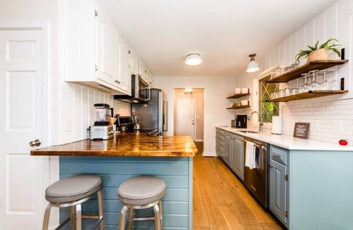 Harbert House | HARBERT PRIVATE LAKEFRONT HOME WITH PRIVATE HOT TUB!
