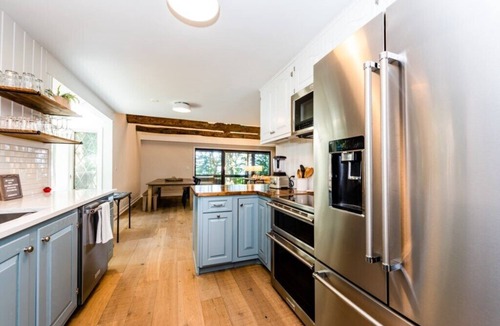 Harbert House | HARBERT PRIVATE LAKEFRONT HOME WITH PRIVATE HOT TUB!