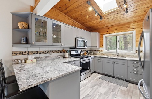 Michiana House | Harbor Country 3BR with Private Indoor Heated Pool, Near Stops 37–41 Beaches