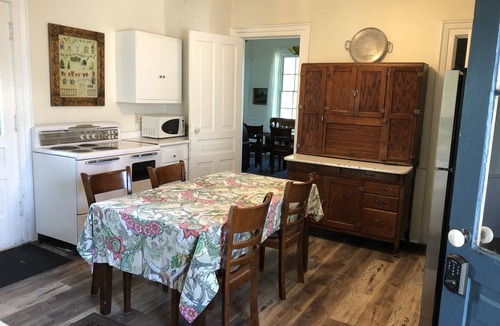 Kendall House | Have a Summer Holiday in Country Farmhouse