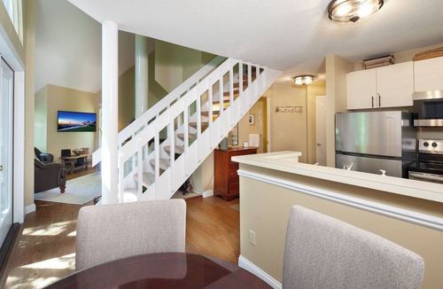 Maple City Condo | Hawk's Nest 5