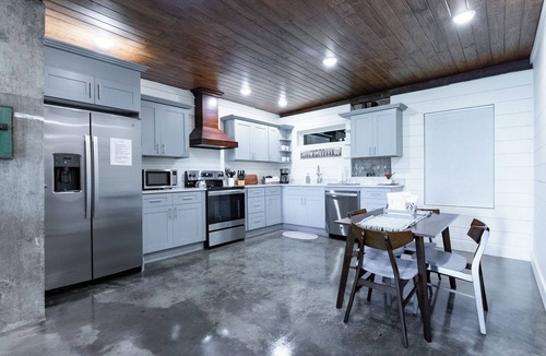 Cullman Condo | Heart of Cullman/Walk to Dining & Shops, 5 Minutes to Omniplex