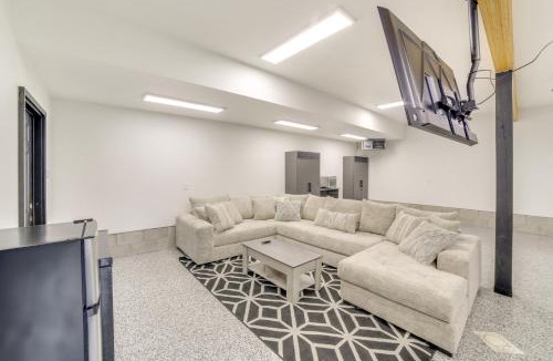Gladstone House | Heated Garage, Walk to Waterfront: Michigan Escape