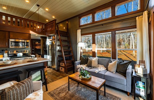 Monteagle Cabin | Hickory Hideaway at The Retreat at Deer Lick Falls