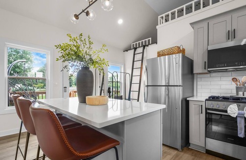 Spring Hill House | Hidden Gem Farm-Two Tiny Homes-Sleeps 11