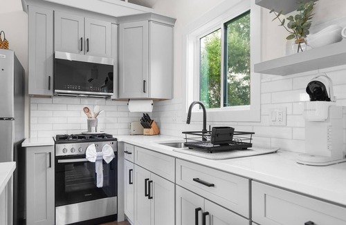 Spring Hill House | Hidden Gem Farm-Two Tiny Homes-Sleeps 11