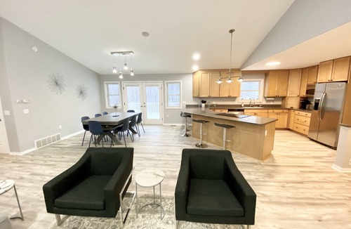 Maple City House | Hilltop Haven walk to Glen Lake with lake access