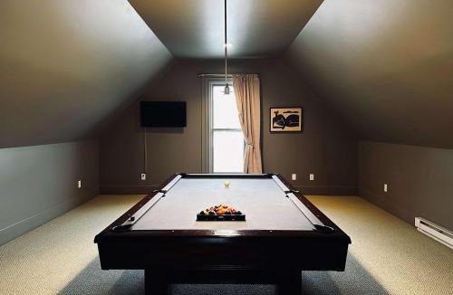 Grand Rapids Apartment | Historic Charm Modern Luxury Free Parking