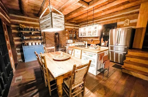 Wilsonville Cabin | Historic Rural Cabin Ideal for Families in Wilsonville, Alabama