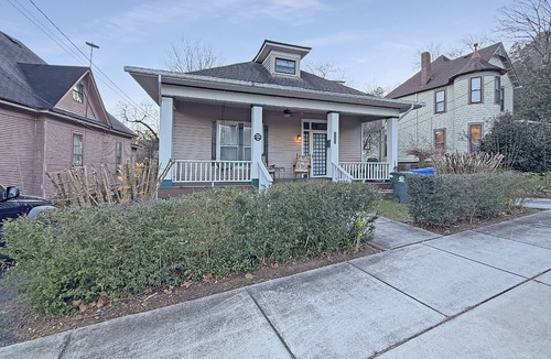 St. Elmo Improvement League Apartment | Historic St. Elmo District Bungalow - Garage & large back yard - backs up to neighborhood playground
