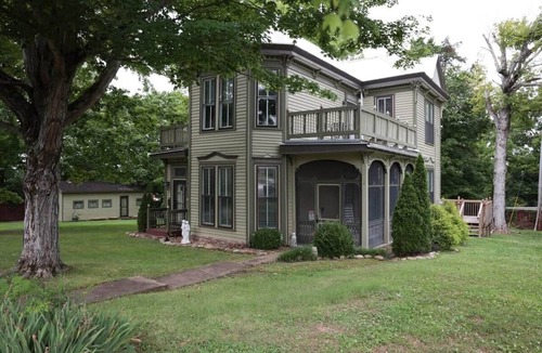 Hickman House | Historic Tea House - Centerville