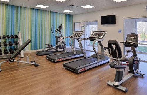 Farmington Hills Hotel | Holiday Inn Express & Suites Farmington Hills - Detroit by IHG