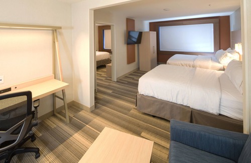 Utica Hotel | Holiday Inn Express Hotel & Suites Detroit - Utica by IHG