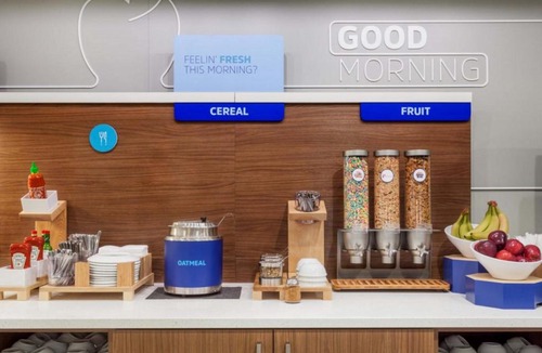 Charlotte Hotel | Holiday Inn Express Hotel & Suites Charlotte by IHG