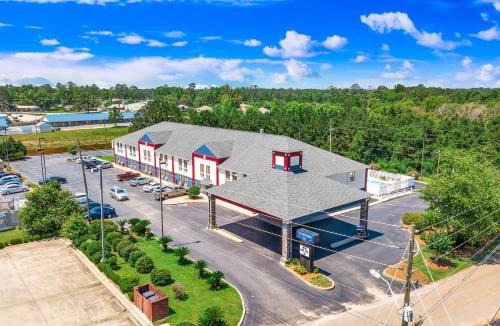 Thomasville Hotel | Hometown Inn Thomasville
