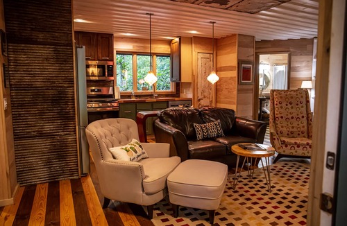 Mentone Cabin | Honeymoon Loft Cabin - Soaking Tub & Fireplace - Walk to Mentone