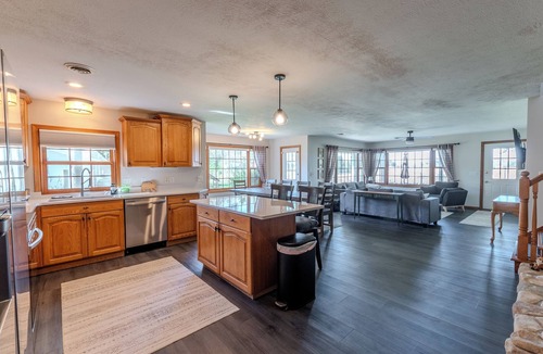 Hope Cottage | Hope Cottage Retreat, 6 BR and 3 Full bath, Sleeps 15