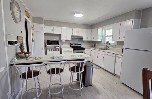 Cleveland House | Hopewell Haven for 8- Close to shopping and nature.