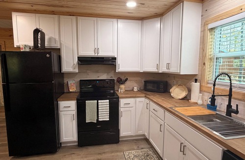 Ramer Cabin | Hot Tub Cabin Retreat Near Montgomery & Troy, AL