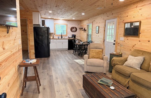 Ramer Cabin | Hot Tub Cabin Retreat Near Montgomery & Troy, AL